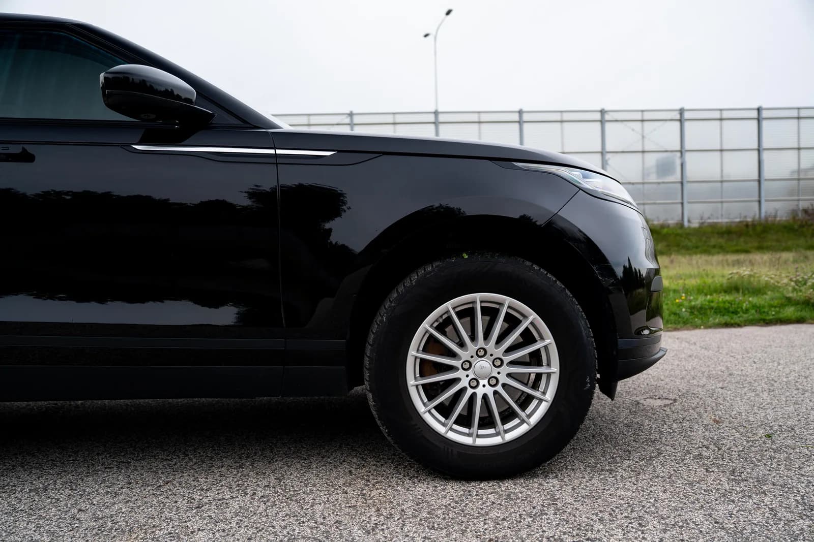 Land Rover Velar — zdjęcie 8 z 27