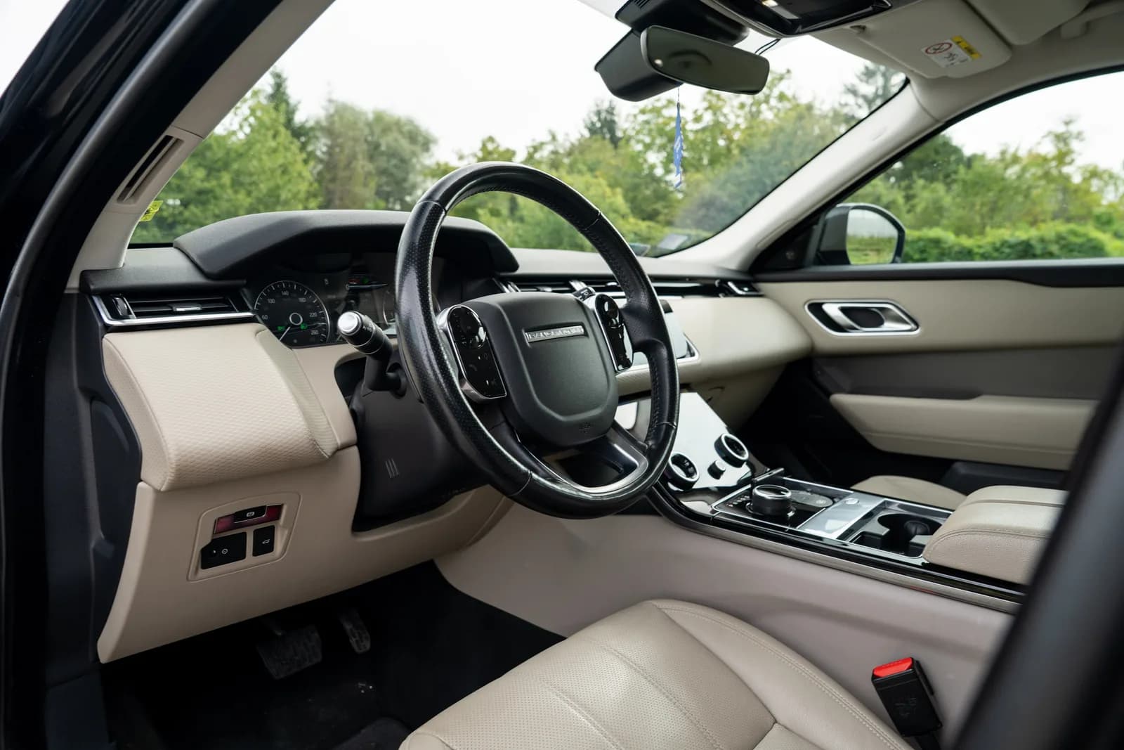 Land Rover Velar — zdjęcie 16 z 27