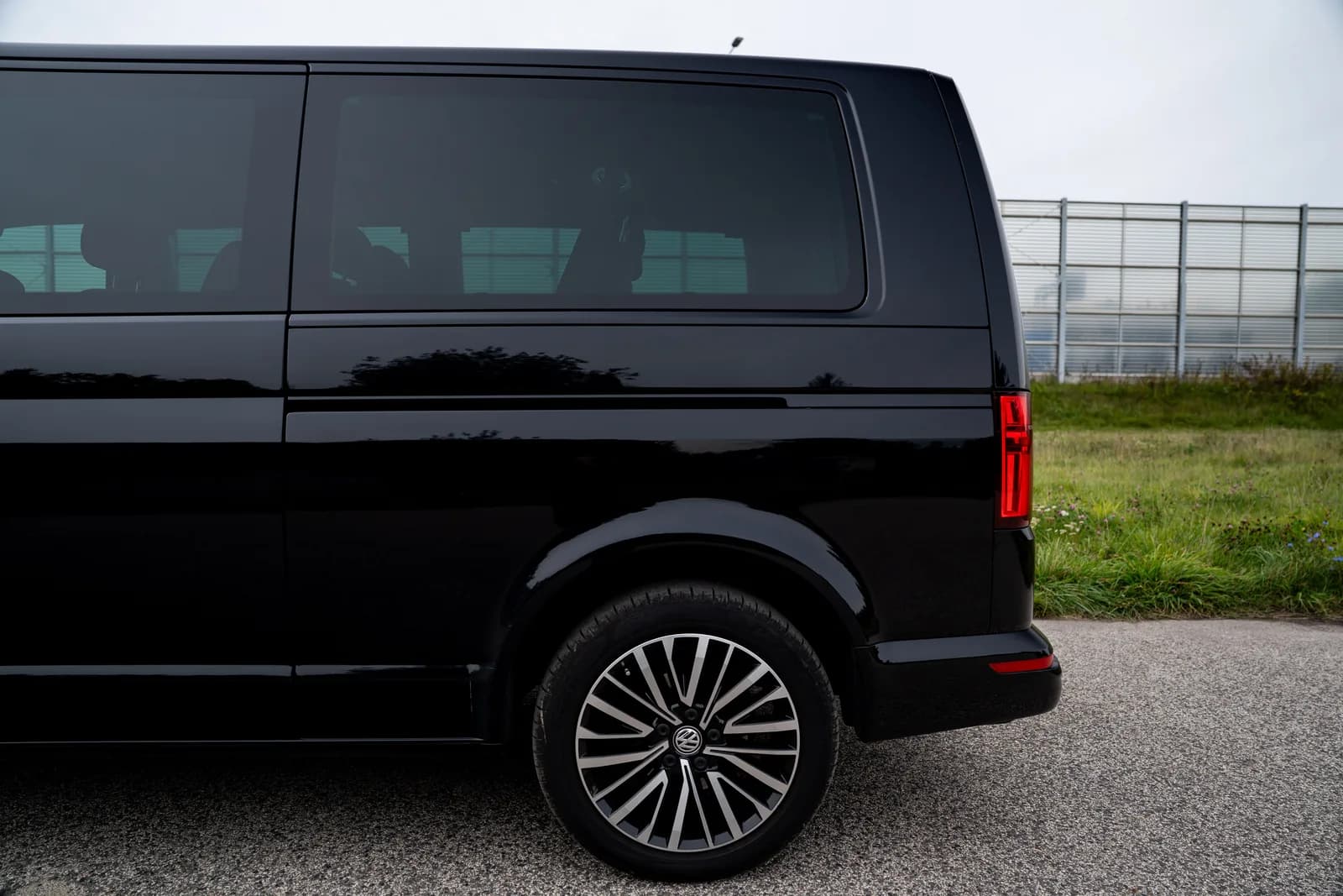 Volkswagen Caravelle — zdjęcie 12 z 30