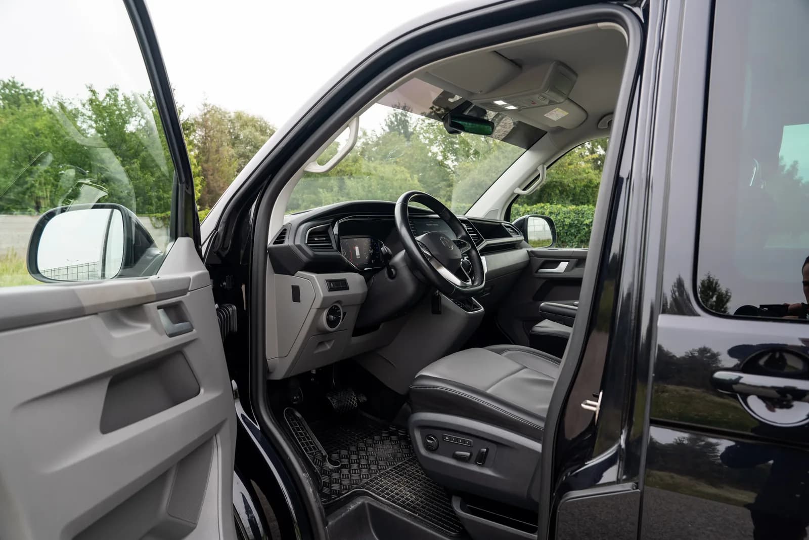 Volkswagen Caravelle — zdjęcie 17 z 30