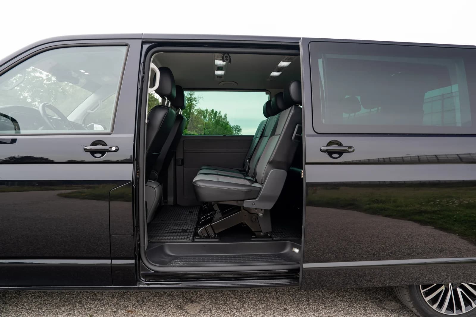 Volkswagen Caravelle — zdjęcie 16 z 30