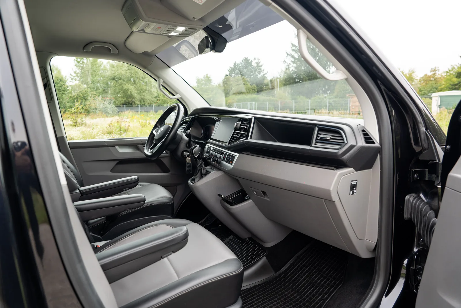 Volkswagen Caravelle — zdjęcie 25 z 30