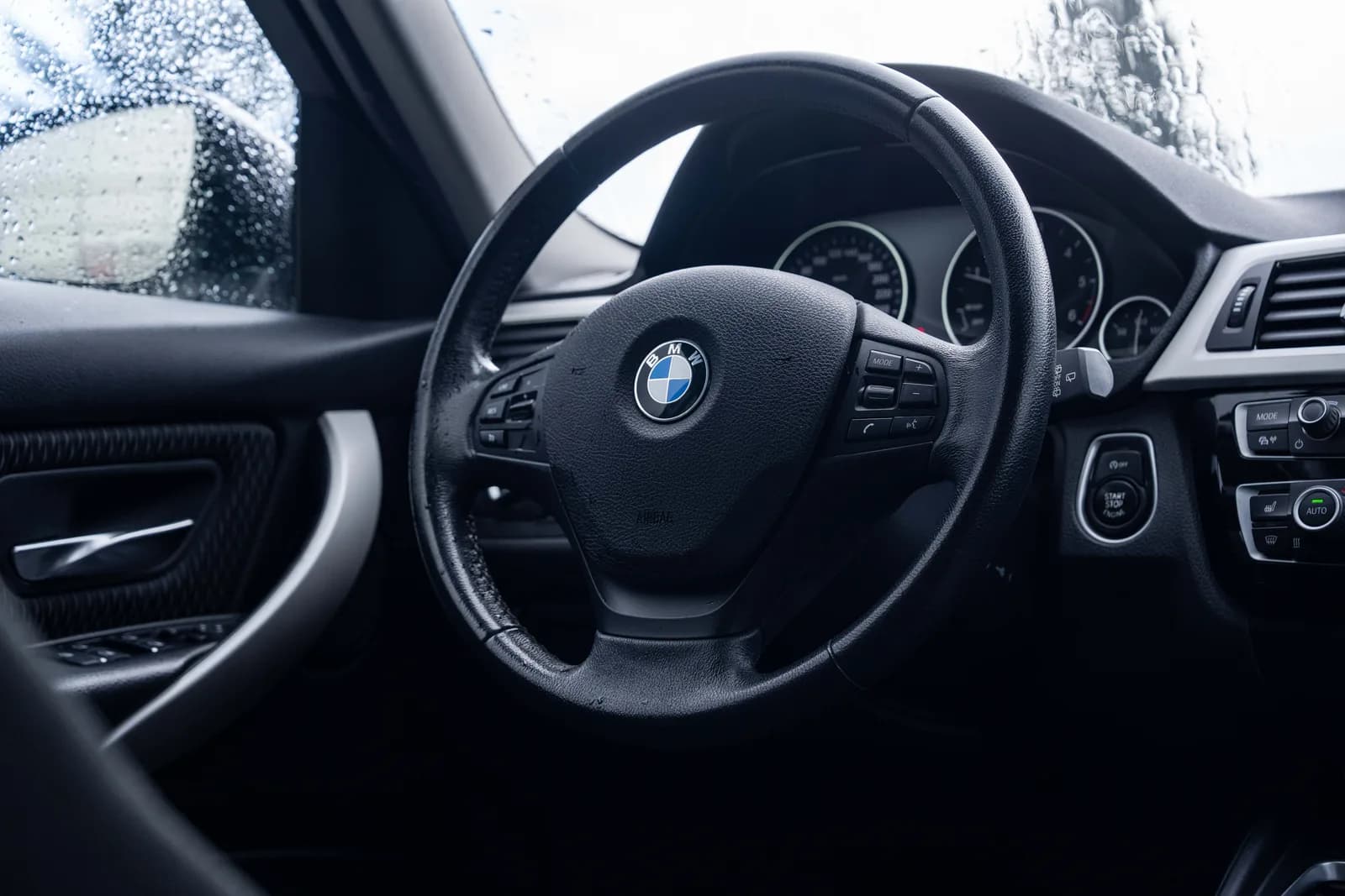BMW Seria 3 — zdjęcie 15 z 19