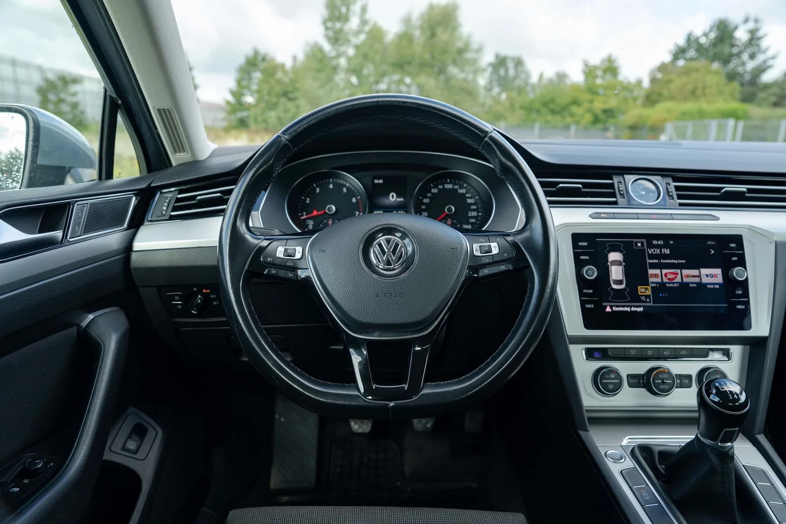 Volkswagen Passat — zdjęcie 17 z 28