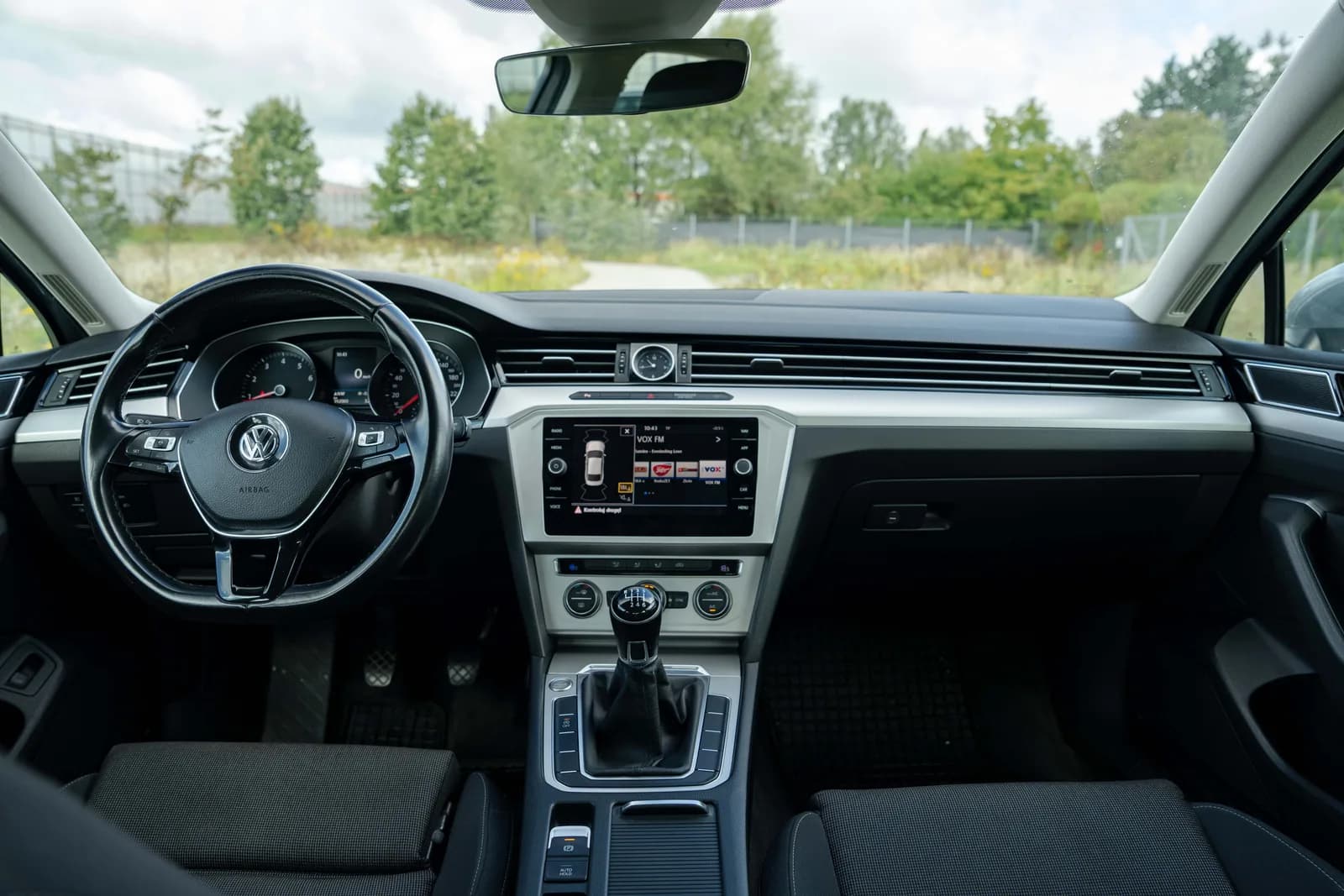 Volkswagen Passat — zdjęcie 18 z 28