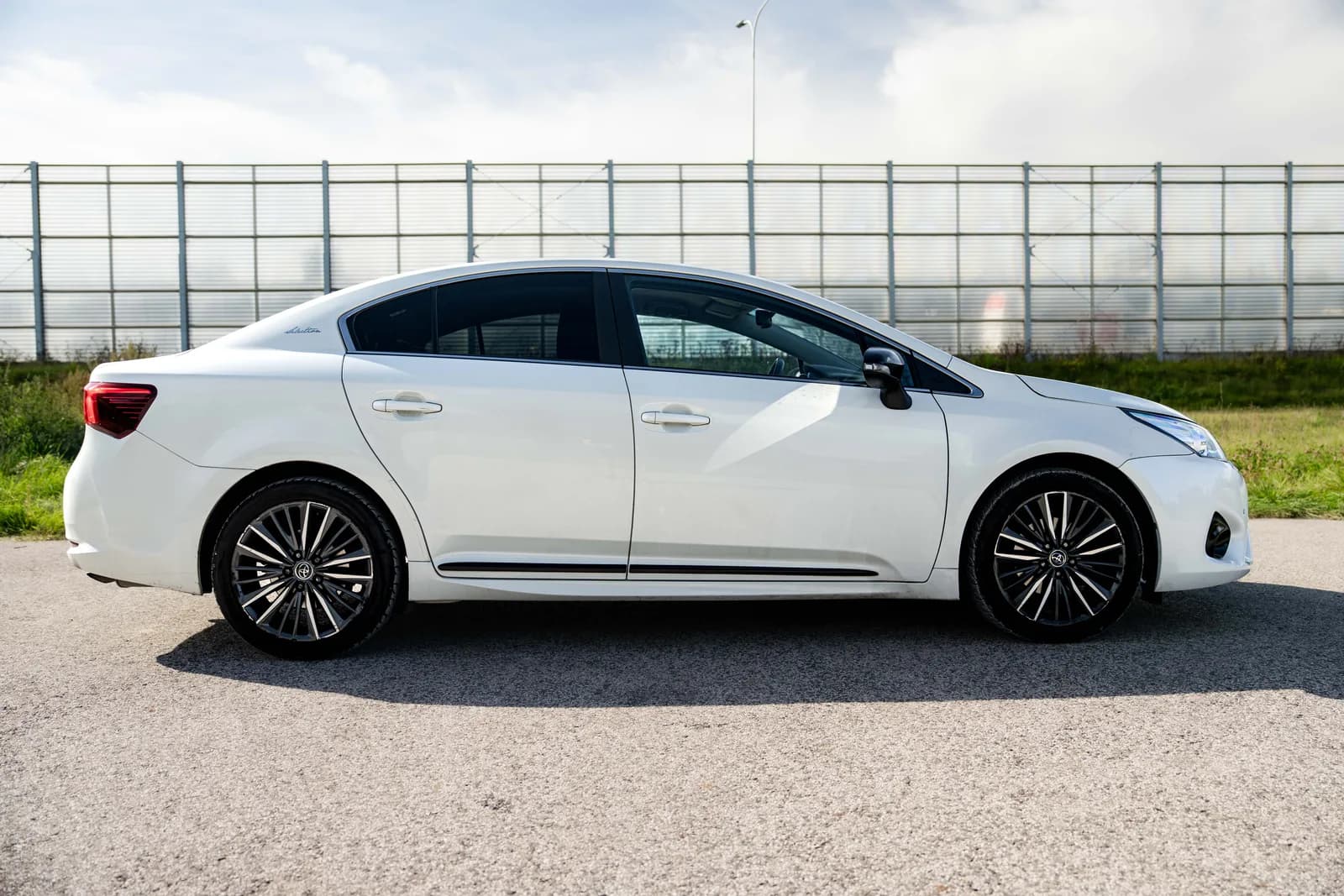 Toyota Avensis — zdjęcie 9 z 26