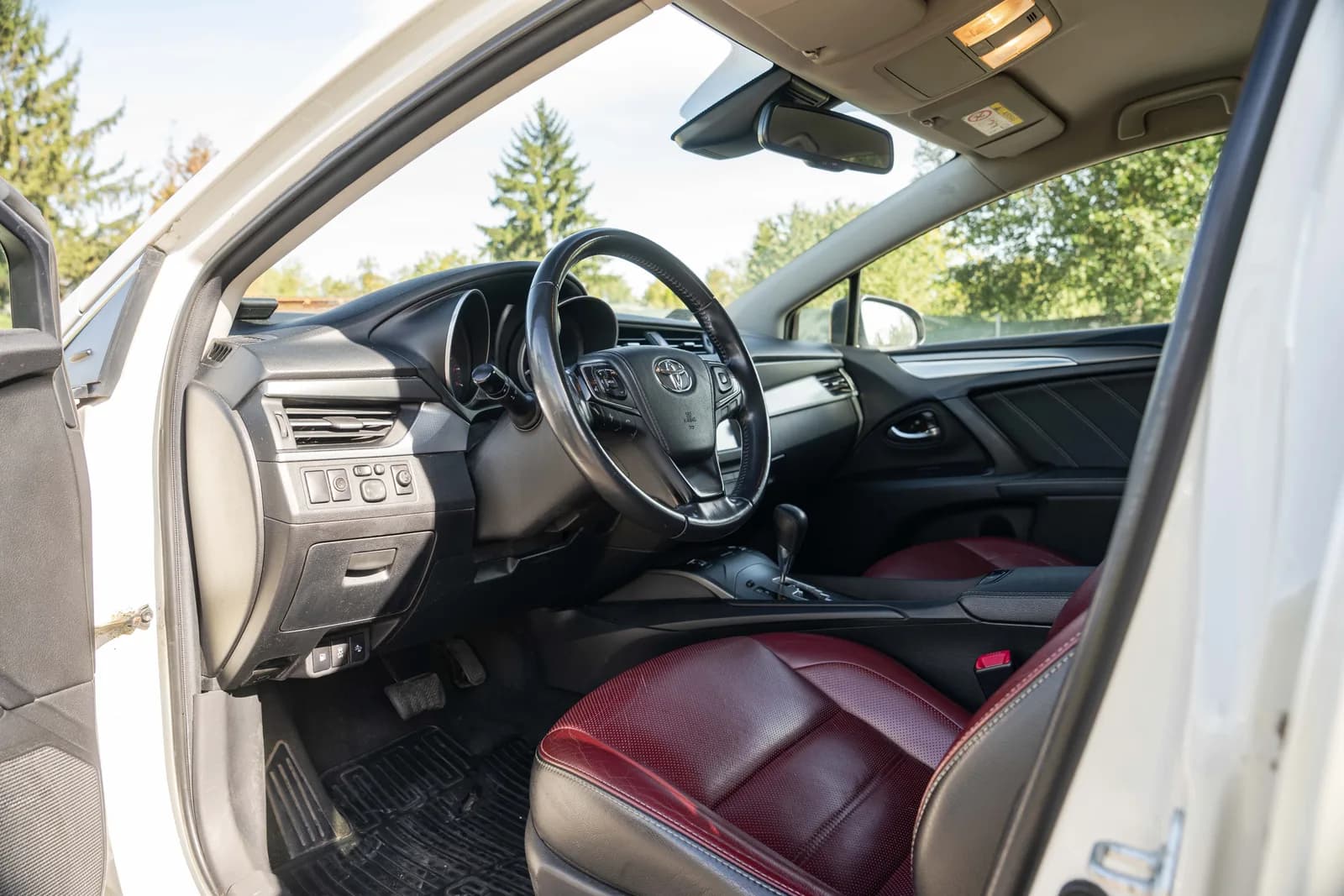 Toyota Avensis — zdjęcie 17 z 26
