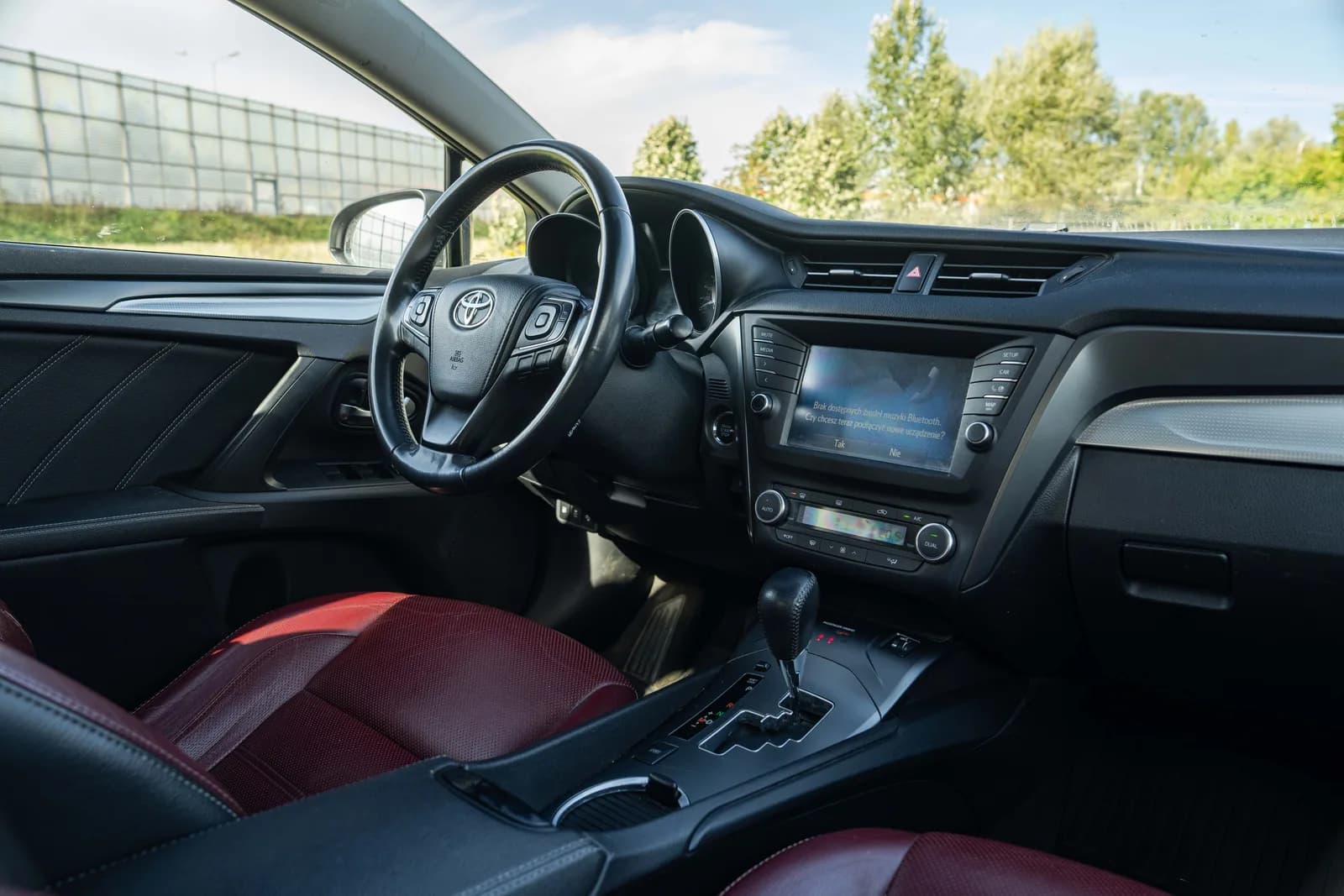 Toyota Avensis — zdjęcie 24 z 26