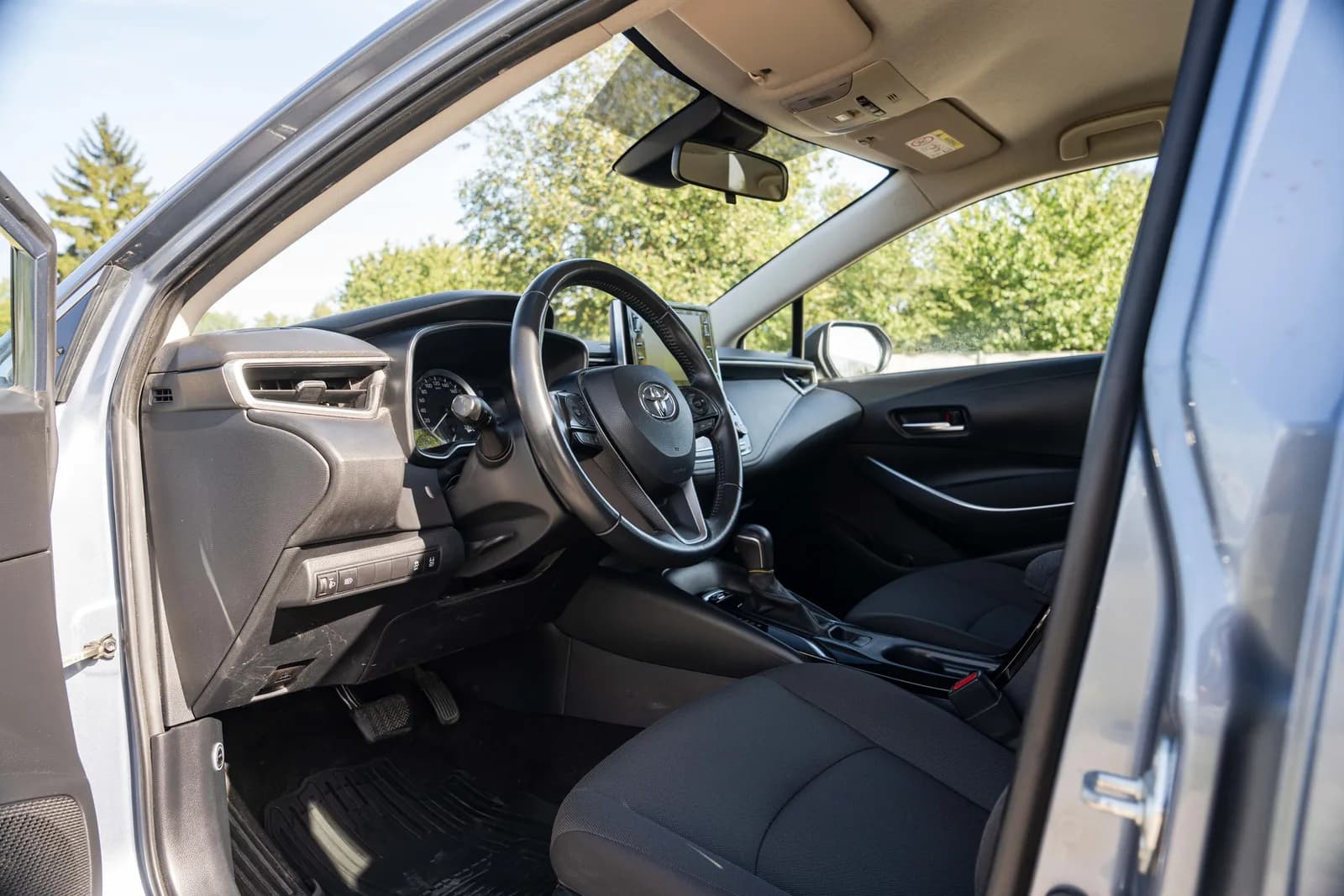 Toyota Corolla — zdjęcie 17 z 27