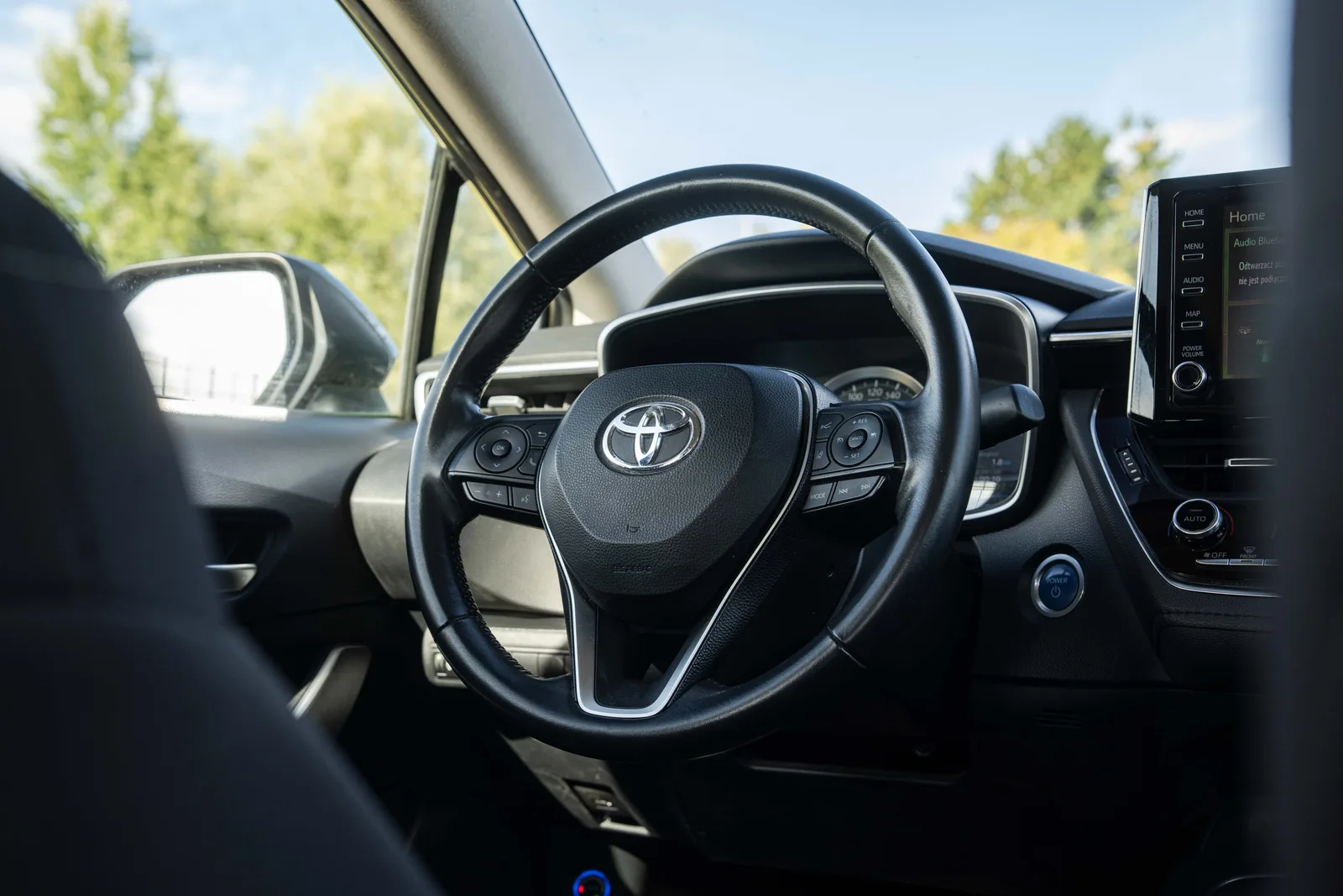 Toyota Corolla — zdjęcie 23 z 27