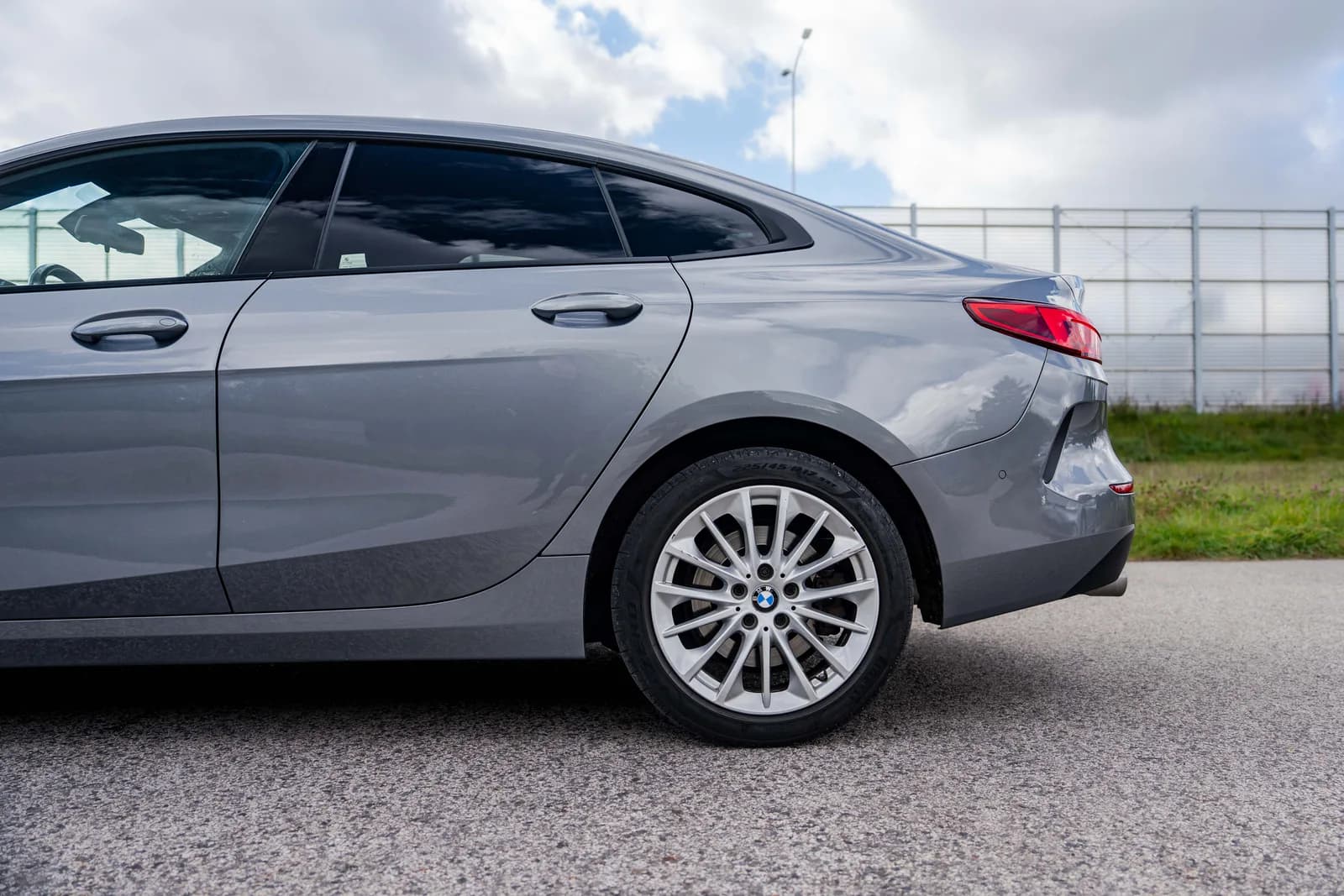 BMW Seria 2 — zdjęcie 12 z 27