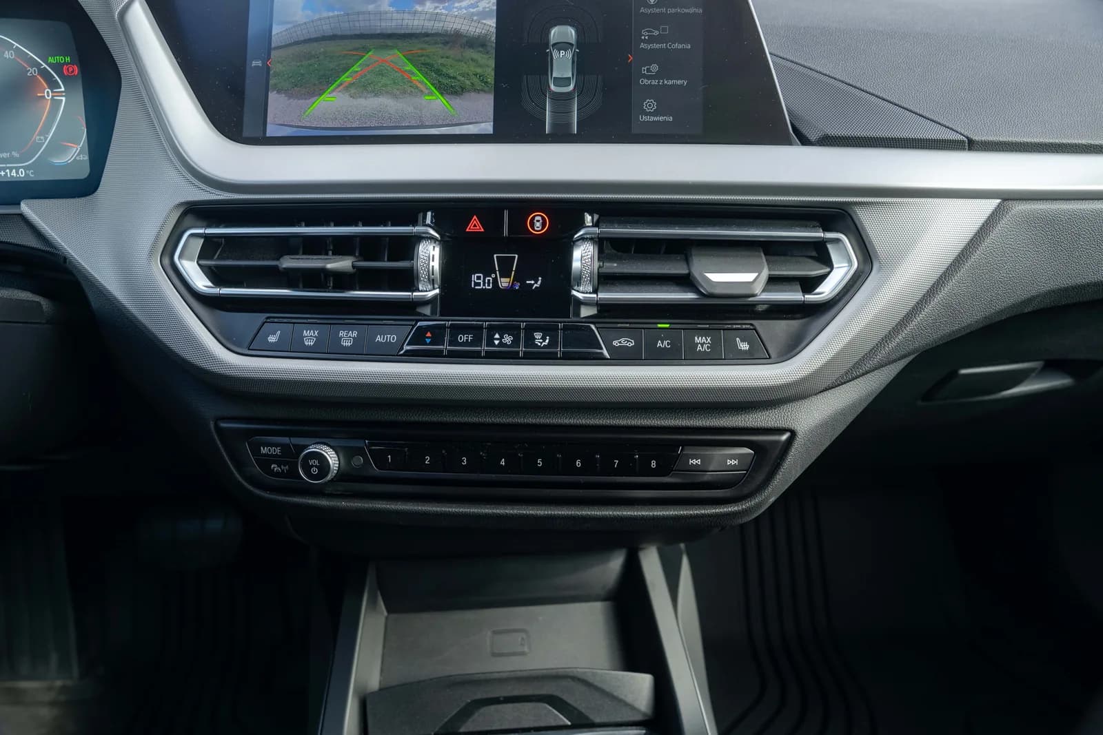 BMW Seria 2 — zdjęcie 20 z 27
