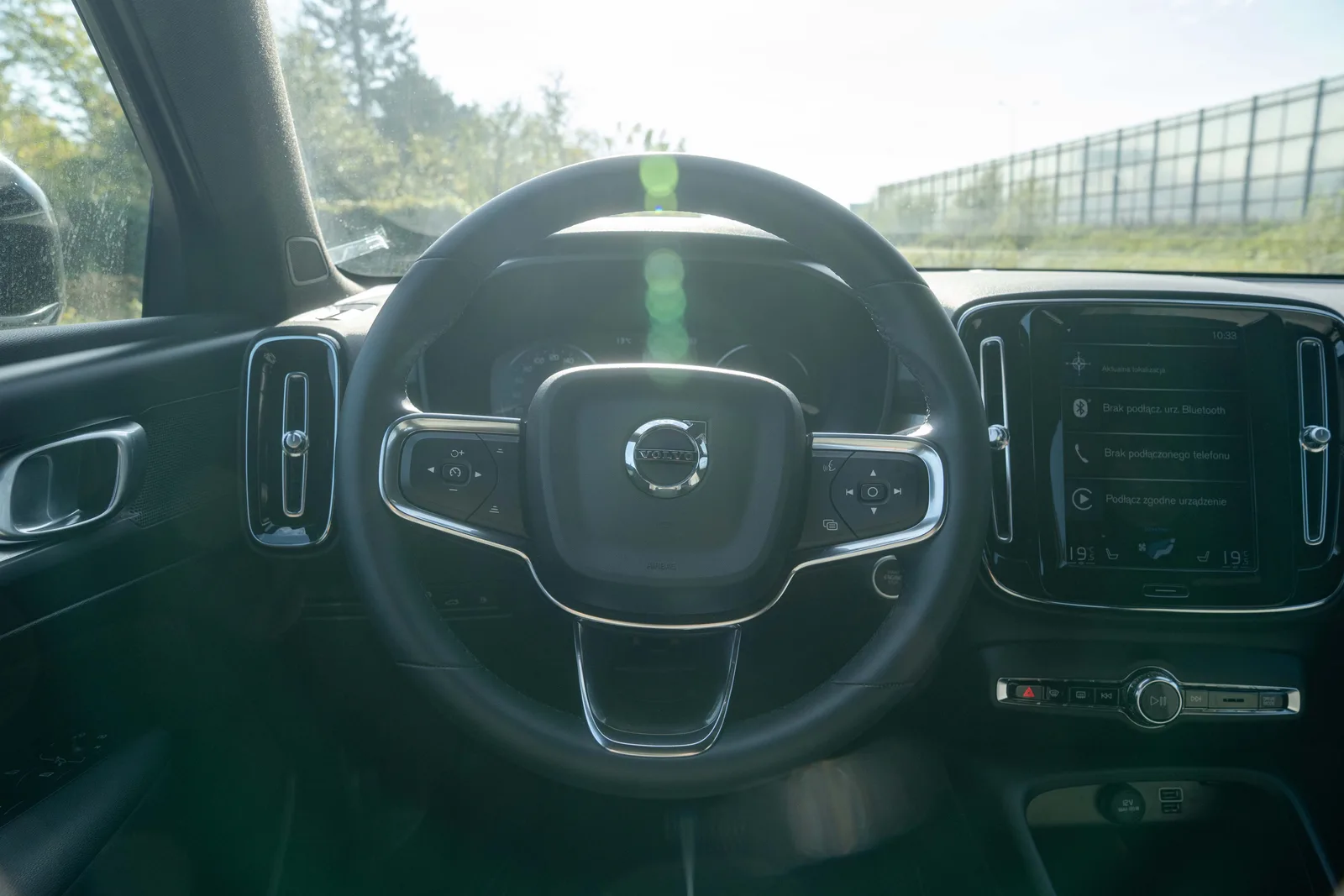 Volvo XC 40 — zdjęcie 18 z 27