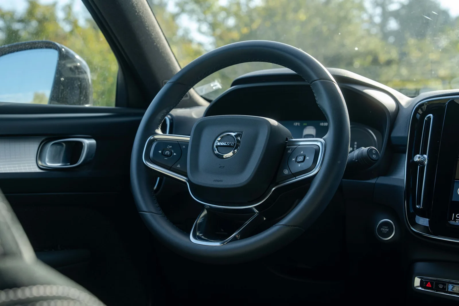 Volvo XC 40 — zdjęcie 20 z 27