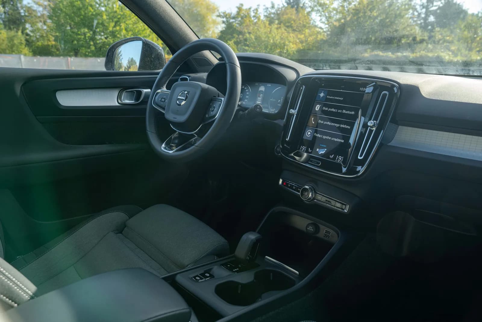 Volvo XC 40 — zdjęcie 21 z 27