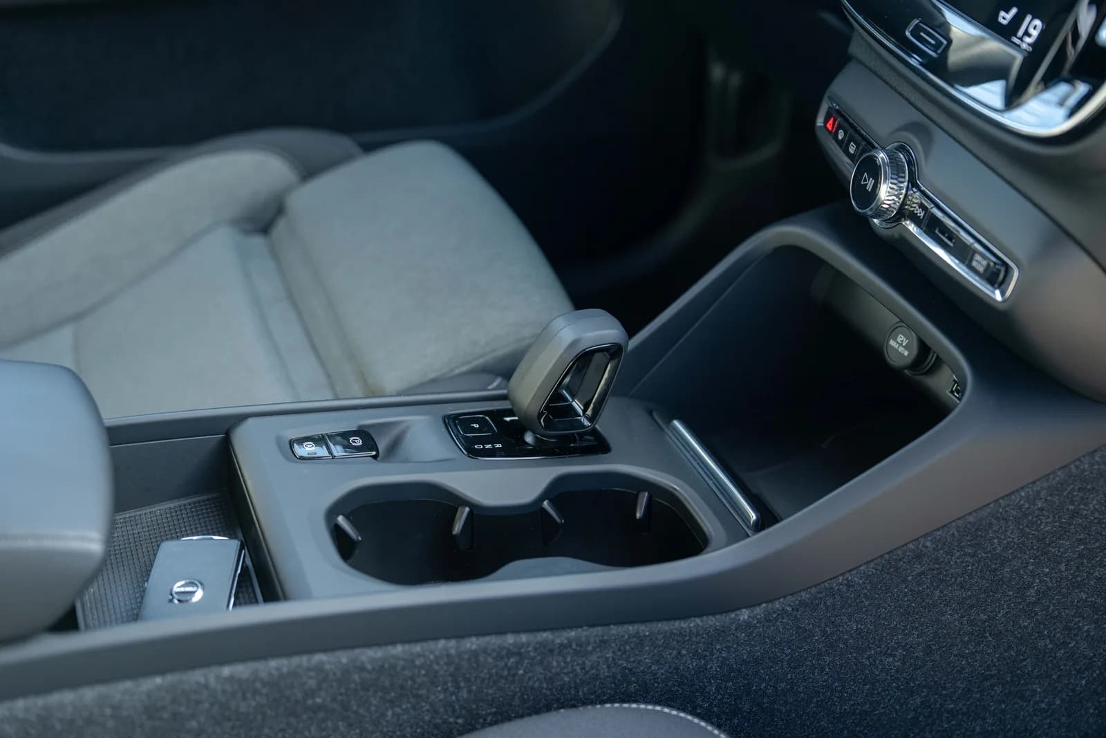 Volvo XC 40 — zdjęcie 24 z 27