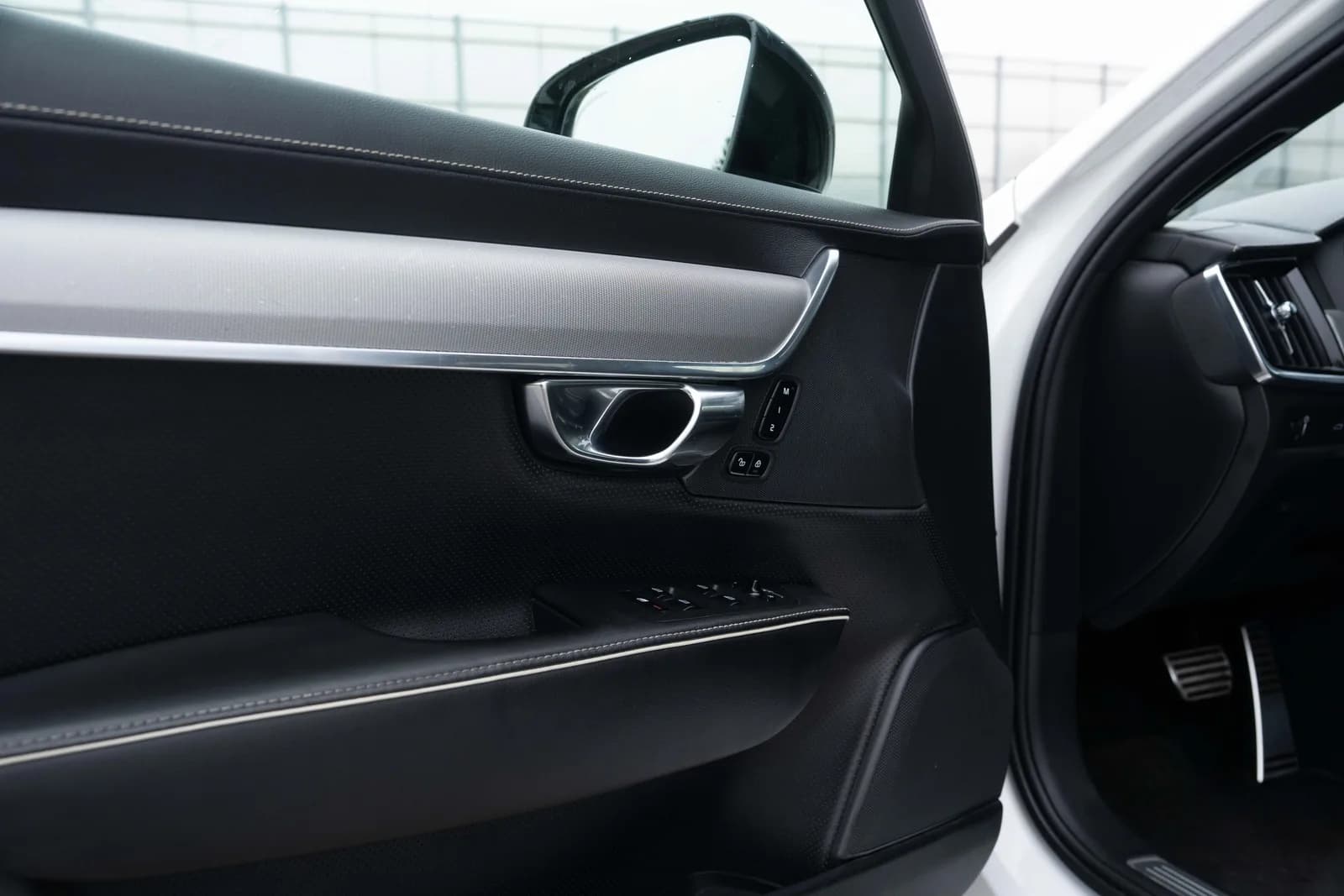 Volvo S90 — zdjęcie 19 z 29