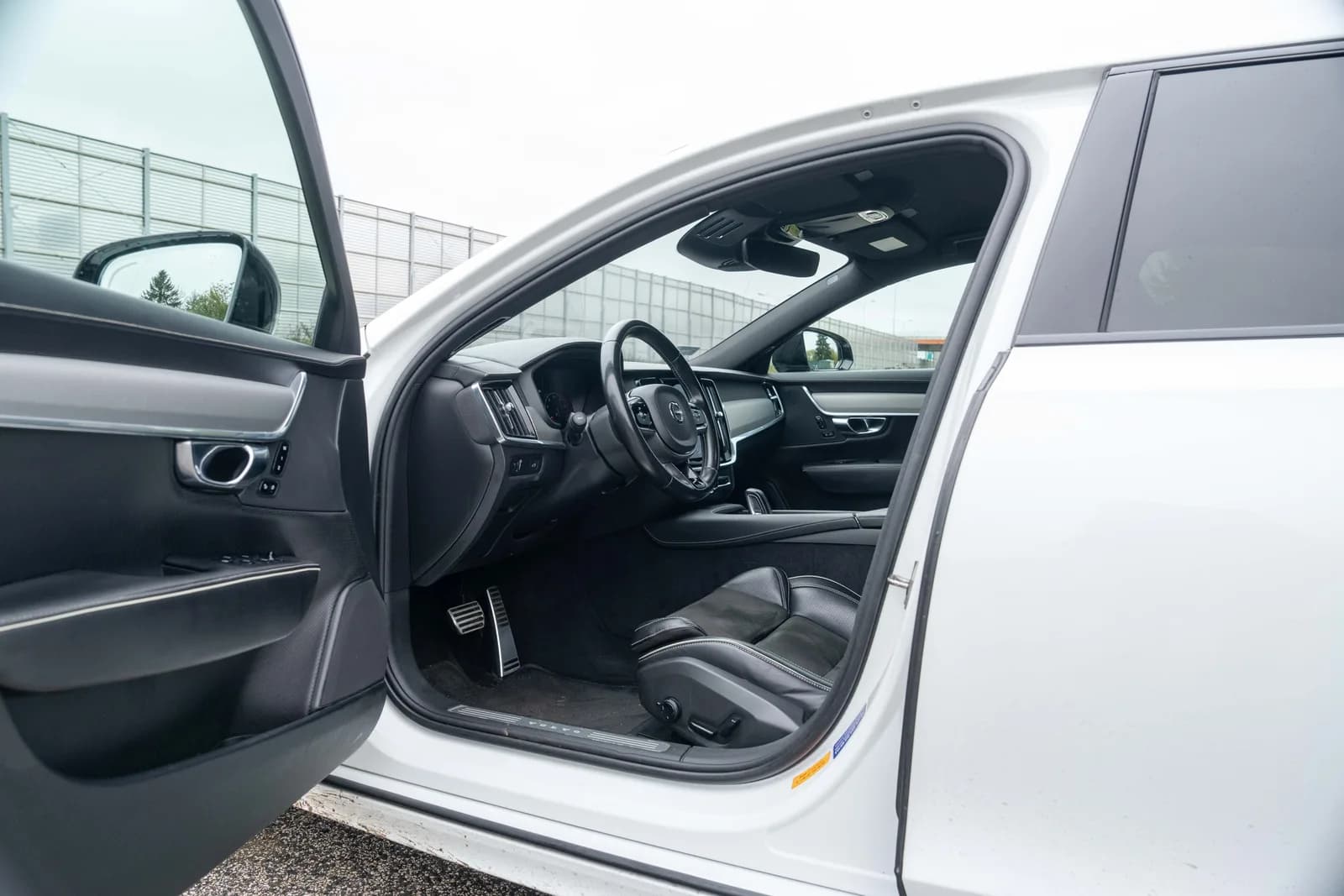 Volvo S90 — zdjęcie 17 z 29
