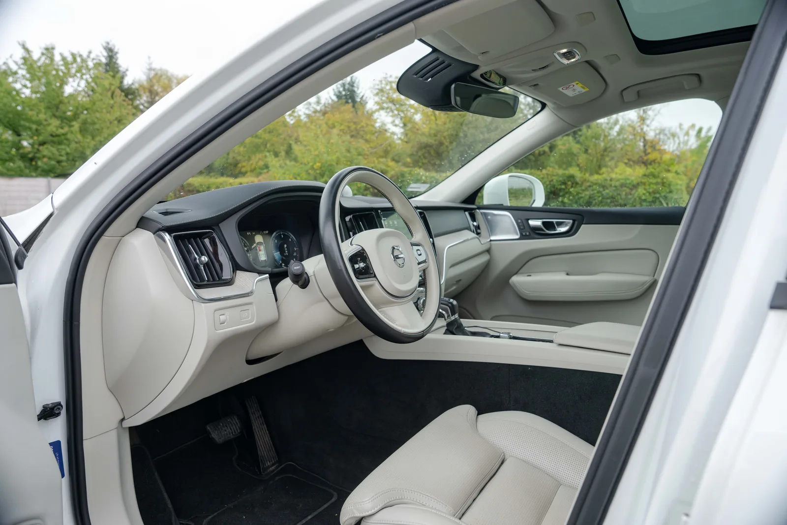 Volvo XC 60 — zdjęcie 17 z 29