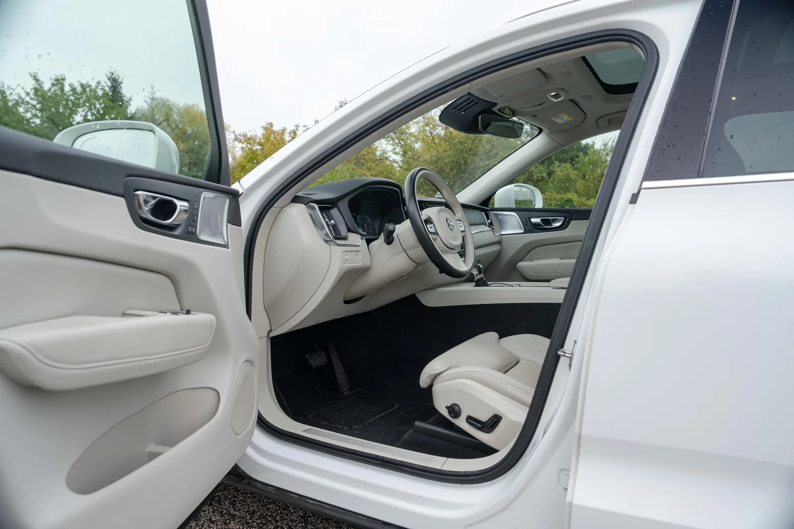 Volvo XC 60 — zdjęcie 16 z 29