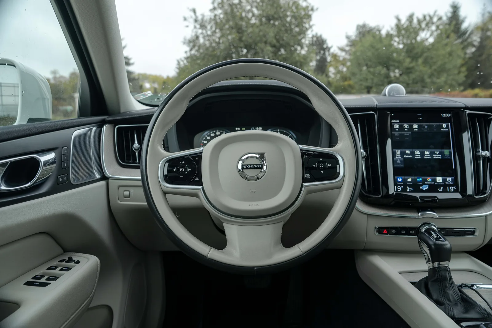 Volvo XC 60 — zdjęcie 18 z 29
