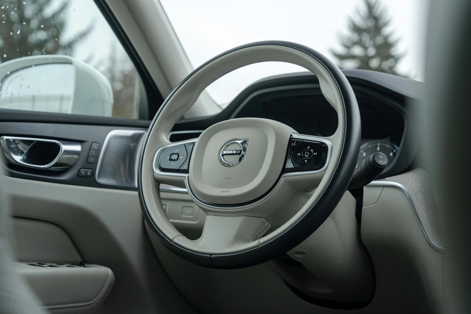 Volvo XC 60 — zdjęcie 21 z 29