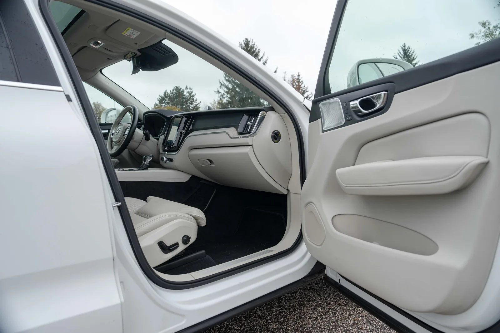 Volvo XC 60 — zdjęcie 24 z 29