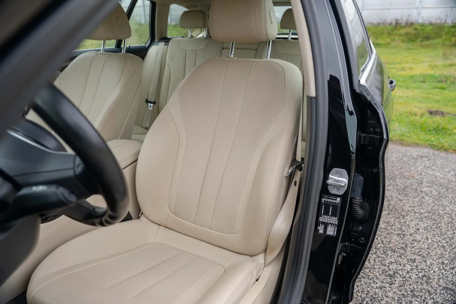 BMW Seria 5 — zdjęcie 24 z 25
