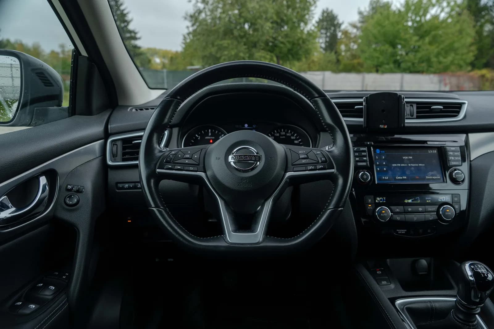 Nissan Qashqai — zdjęcie 17 z 25