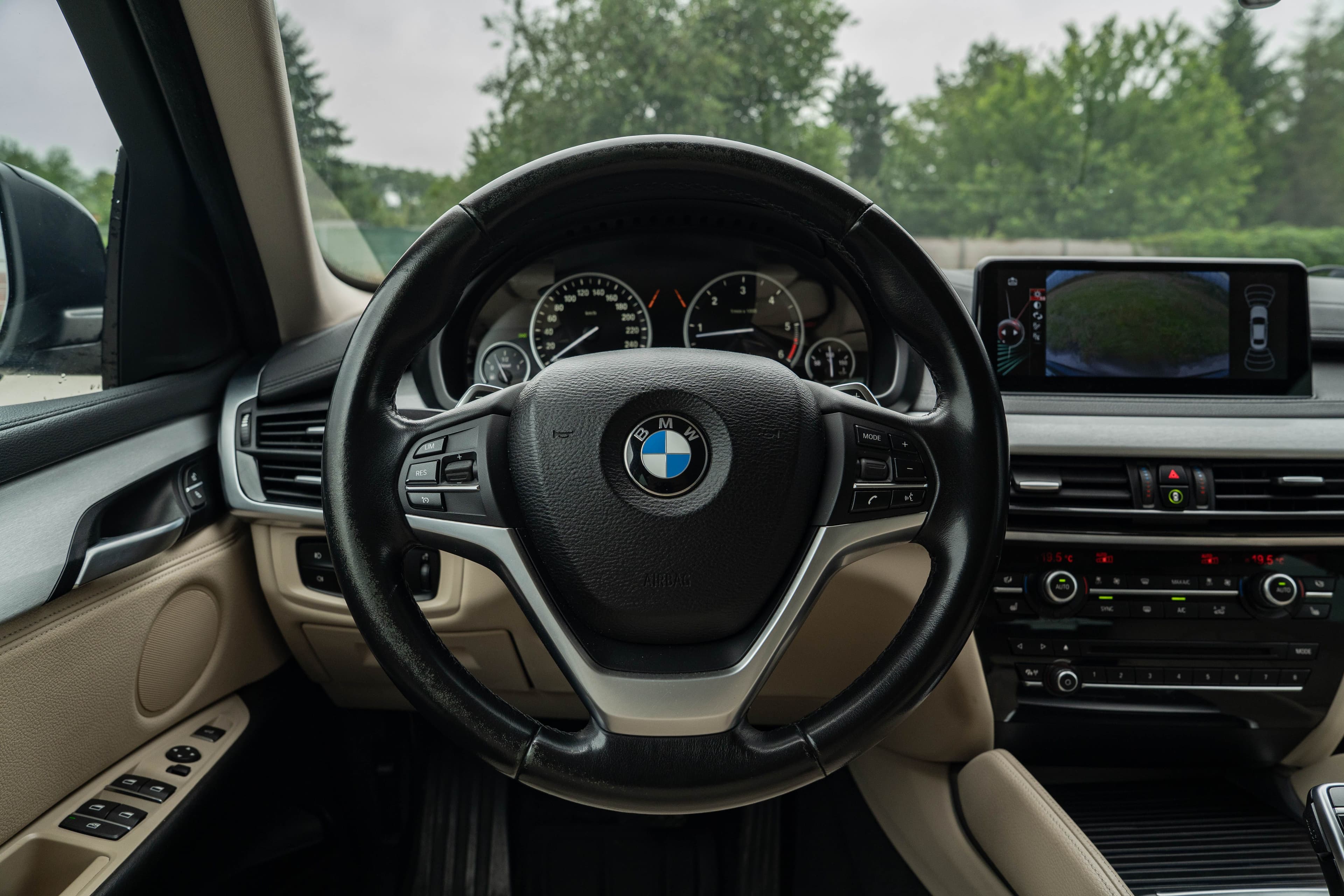 BMW X6 zdjęcie 17