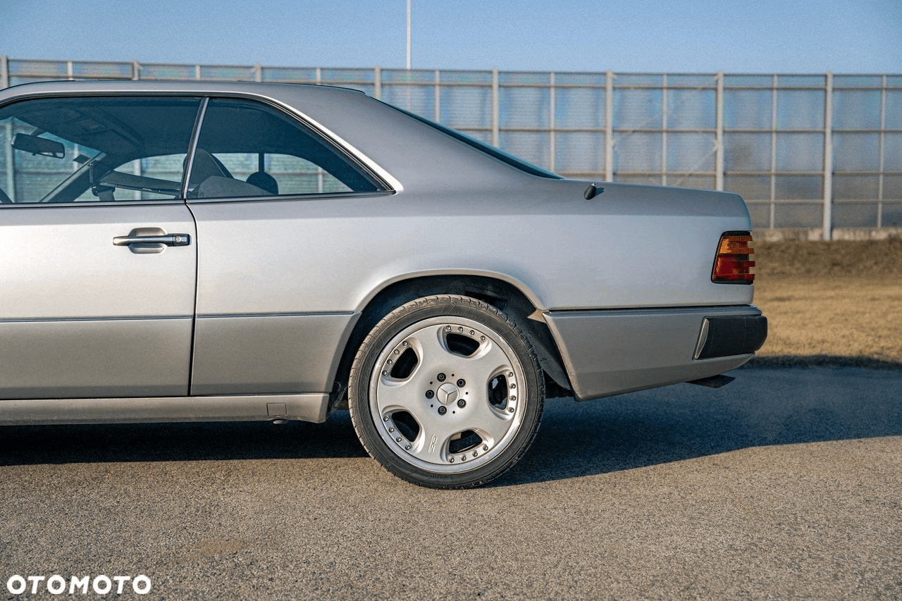 Mercedes-Benz Klasa E zdjęcie 12