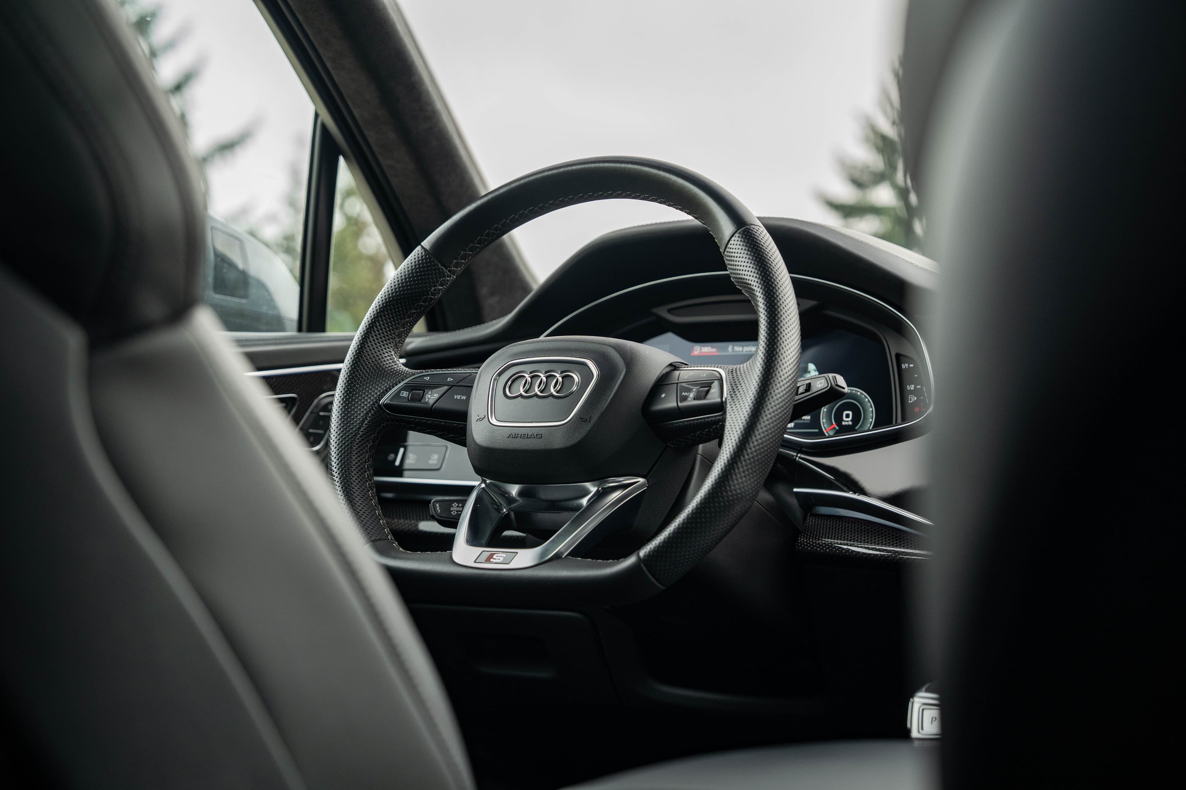 Audi SQ7 zdjęcie 18