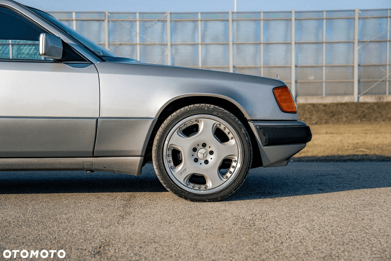 Mercedes-Benz Klasa E zdjęcie 8