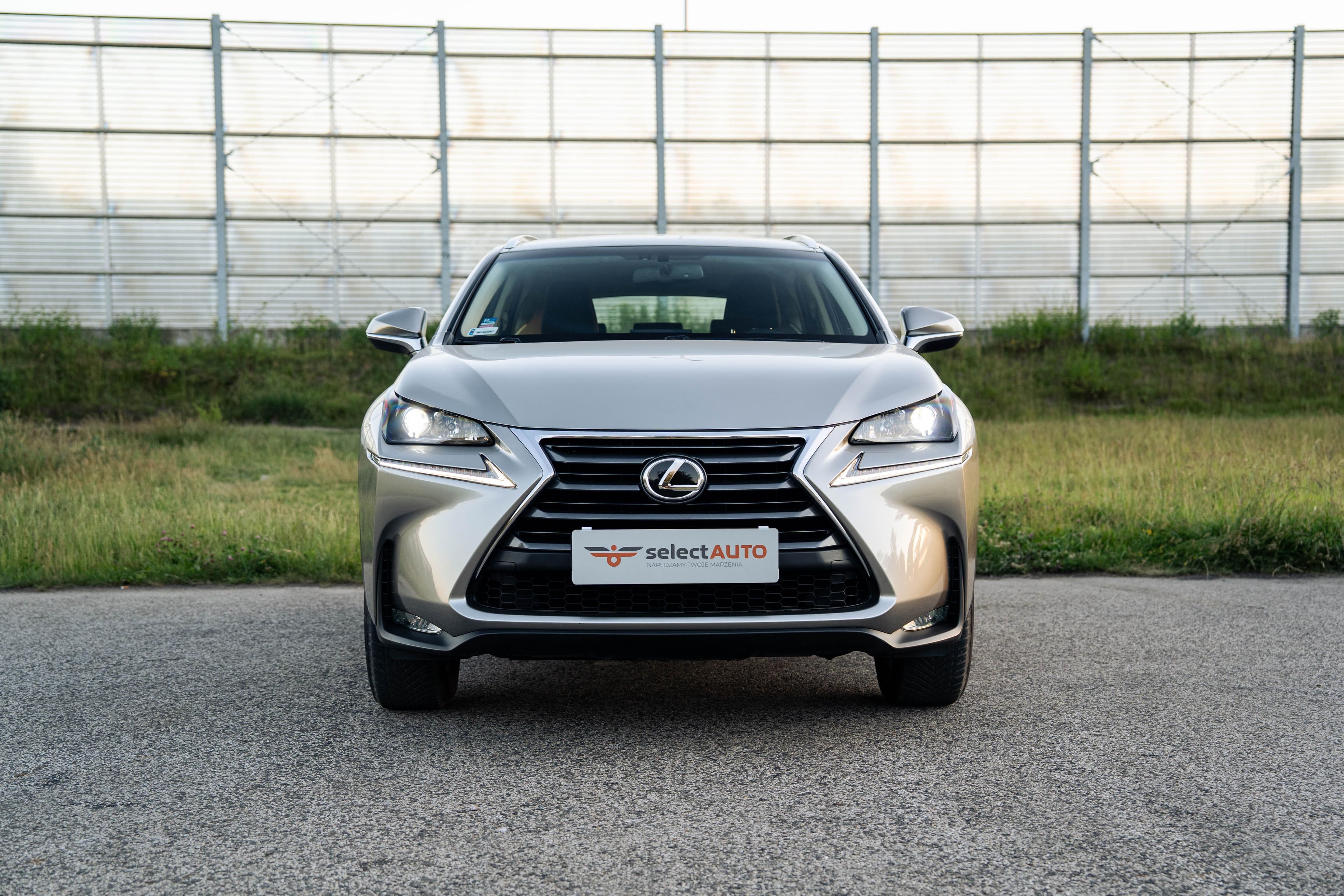 Lexus NX zdjęcie 2