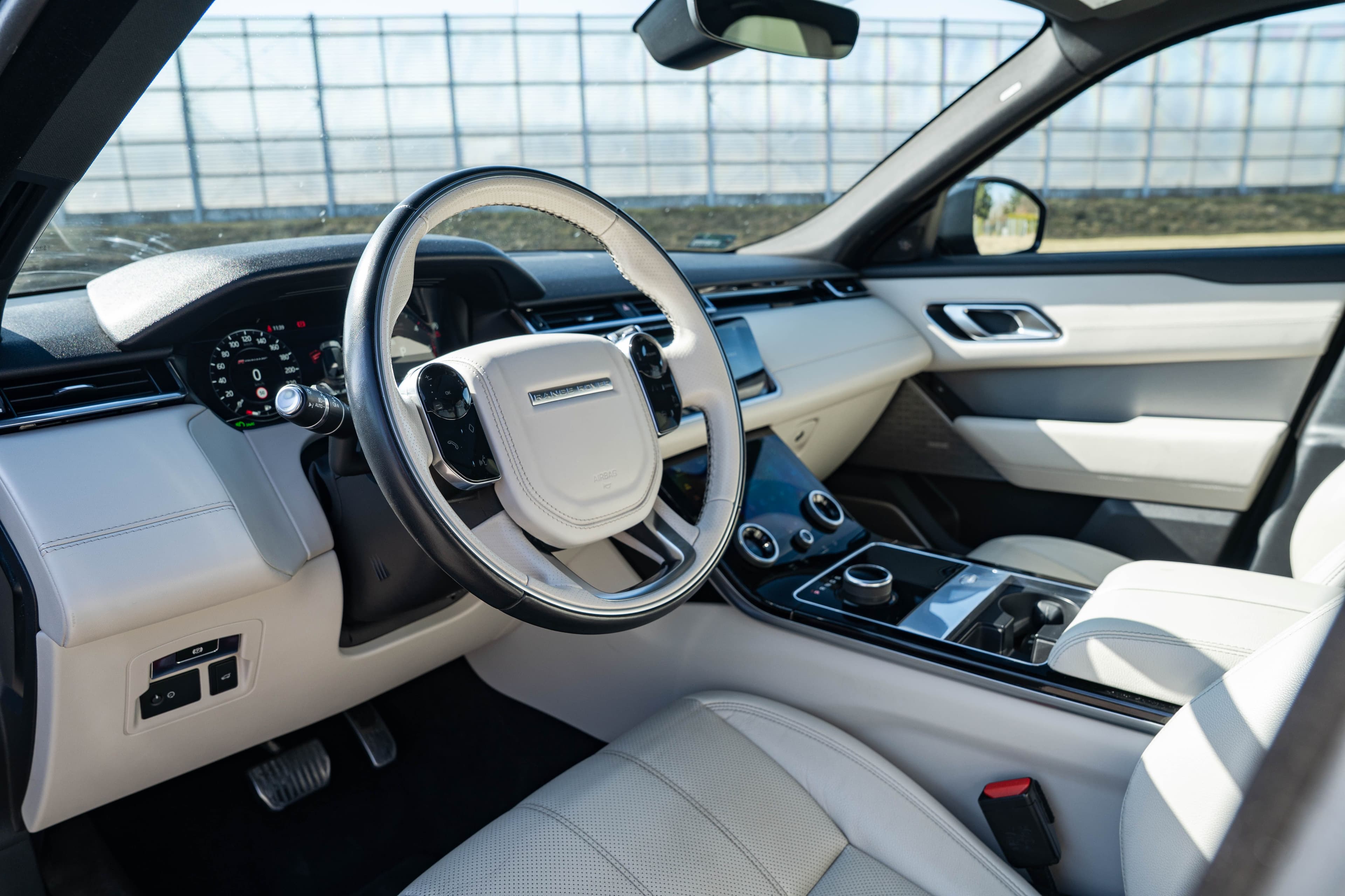 Land Rover Range Rover Velar zdjęcie 15
