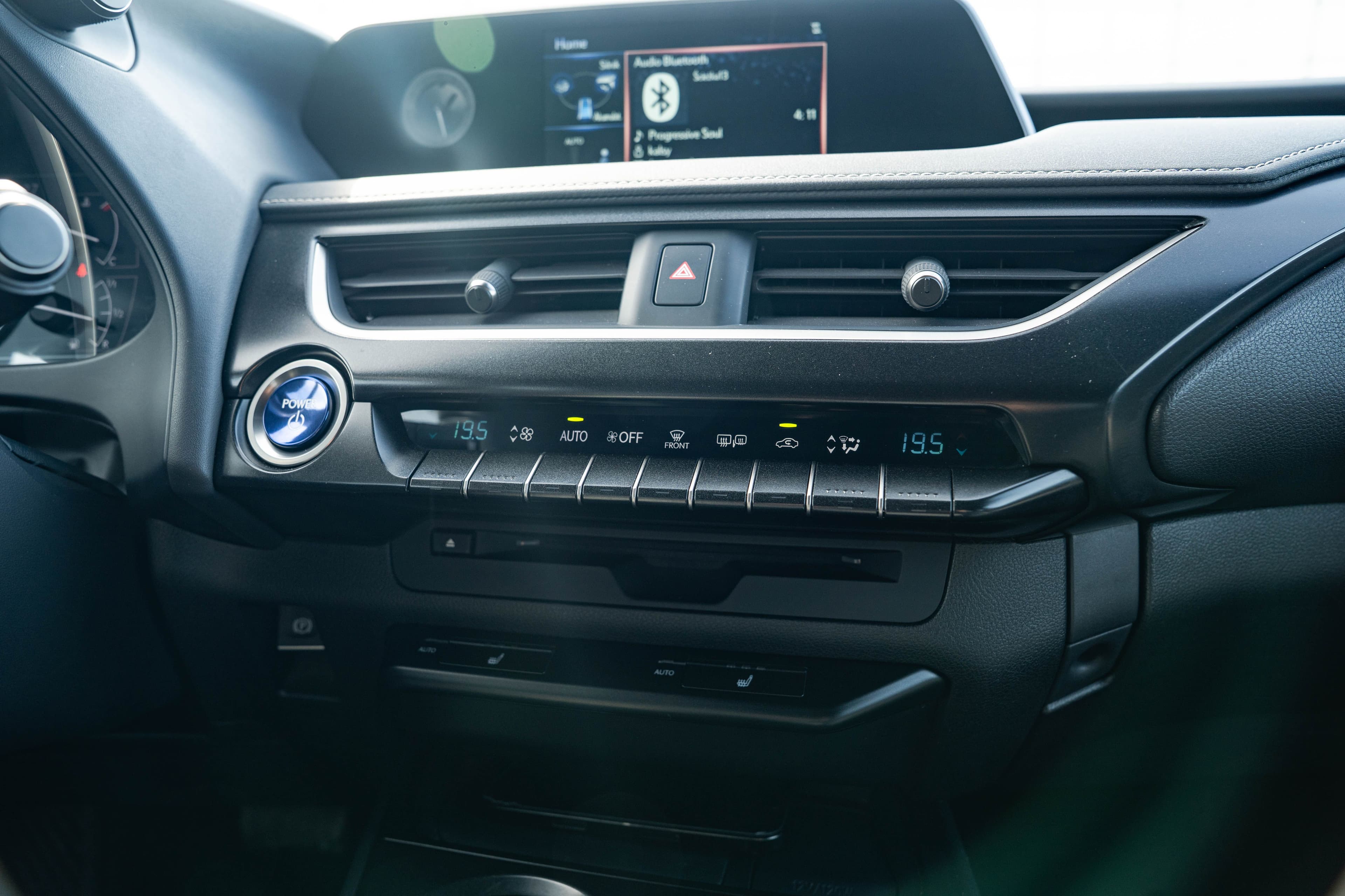 Lexus UX zdjęcie 22