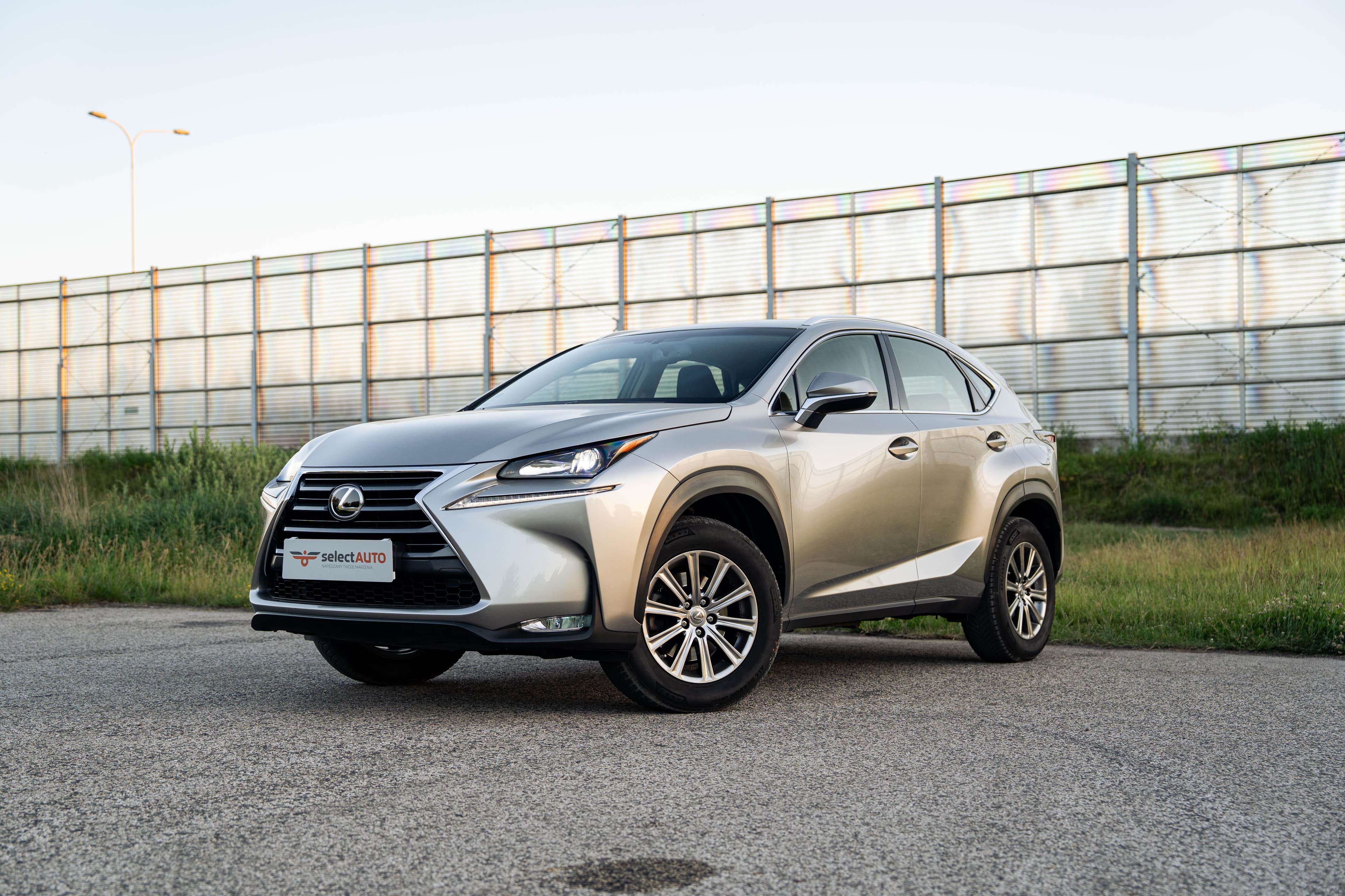 Lexus NX zdjęcie 1