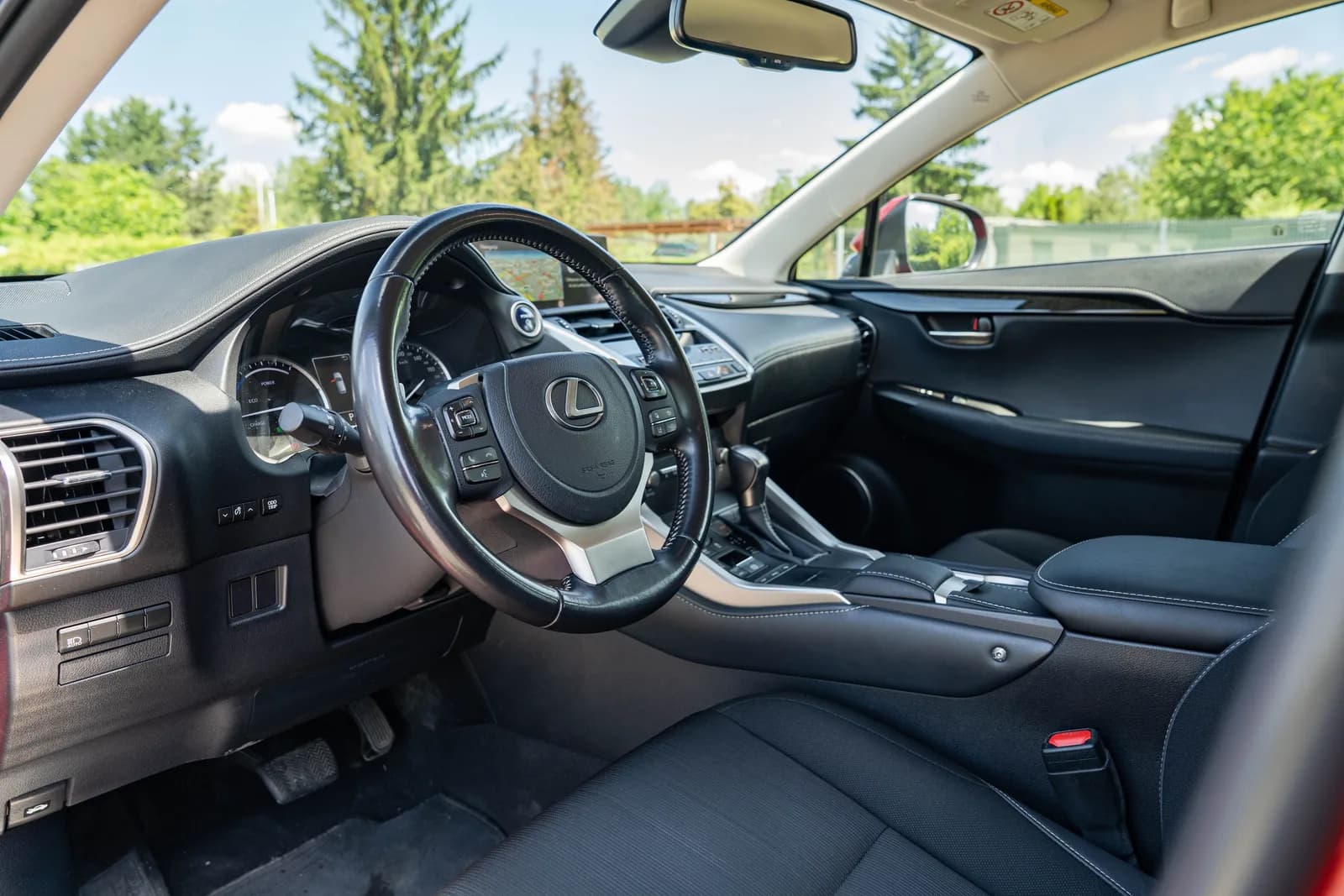 Lexus NX zdjęcie 18