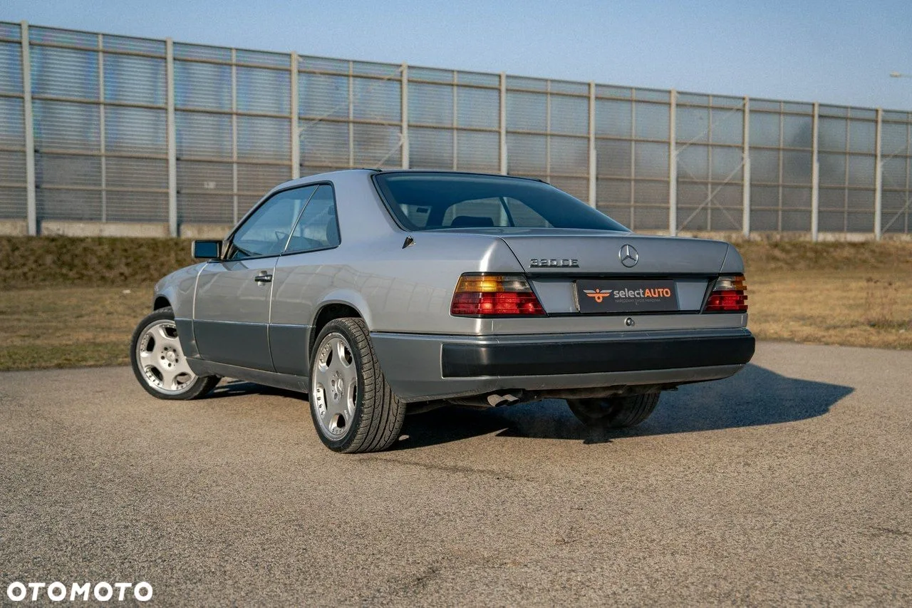 Mercedes-Benz Klasa E (1993) — zdjęcie 4