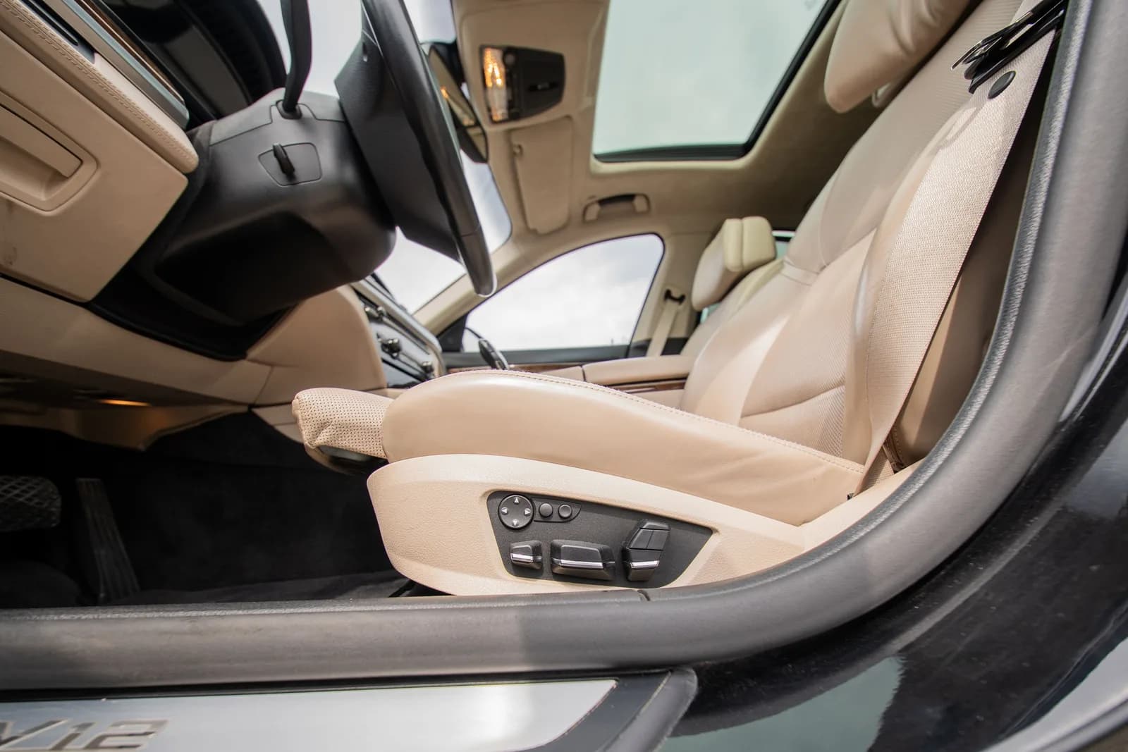 BMW Seria 7 zdjęcie 21