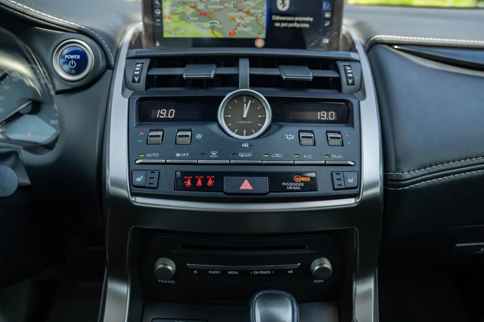 Lexus NX zdjęcie 21