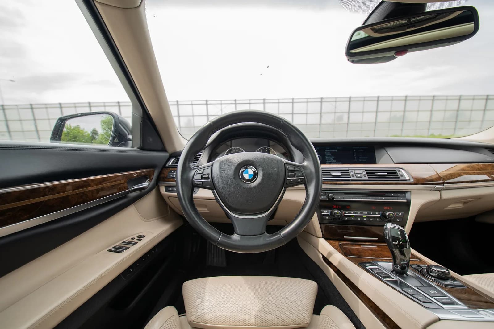 BMW Seria 7 zdjęcie 15