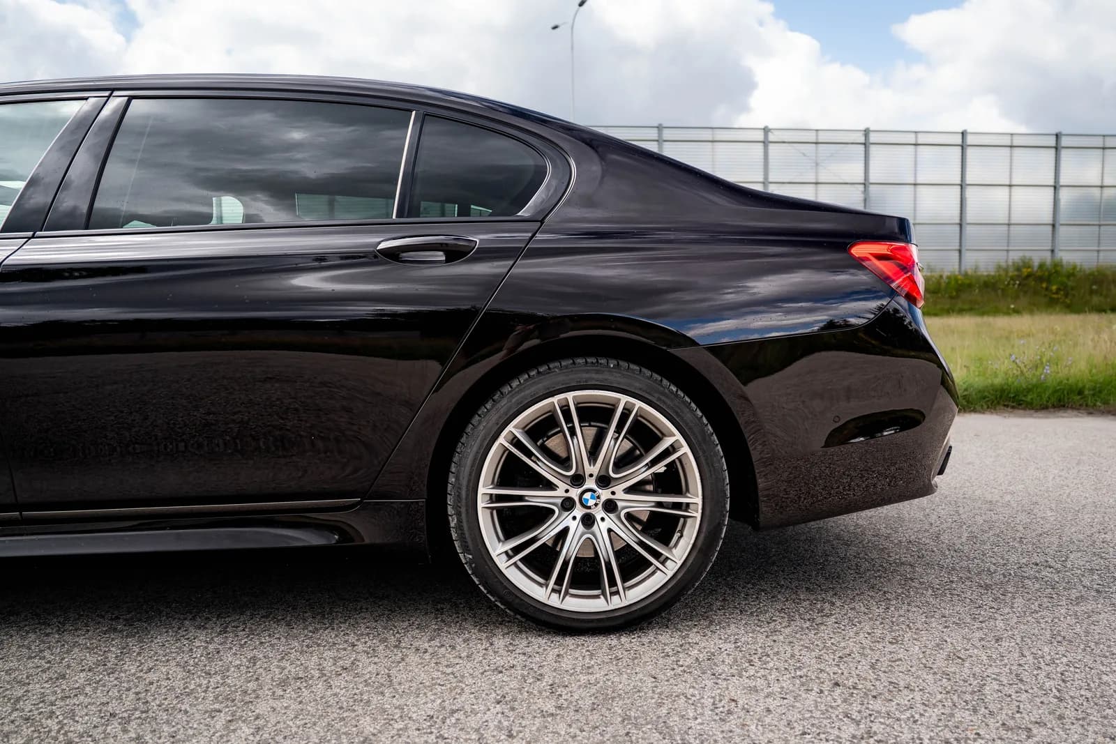 BMW Seria 7 zdjęcie 12