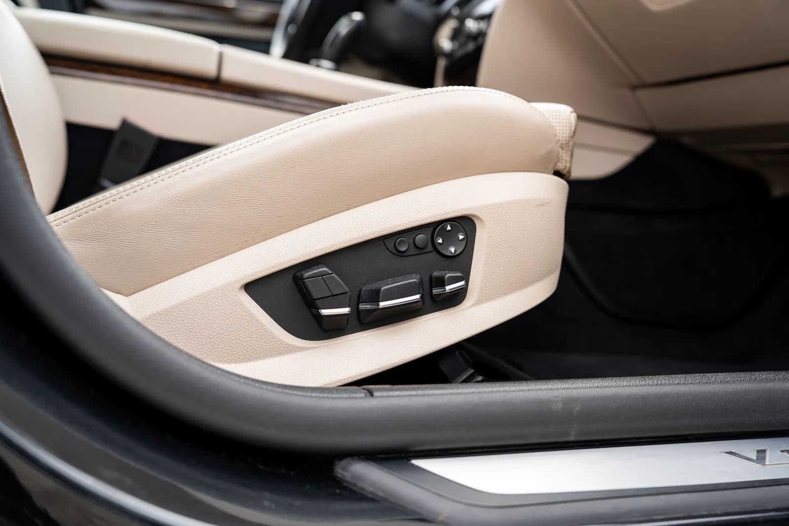 BMW Seria 7 zdjęcie 27