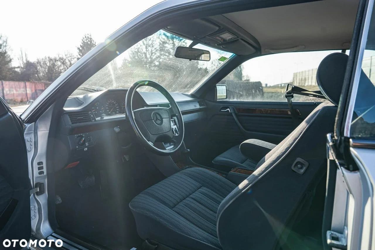 Mercedes-Benz Klasa E zdjęcie 19
