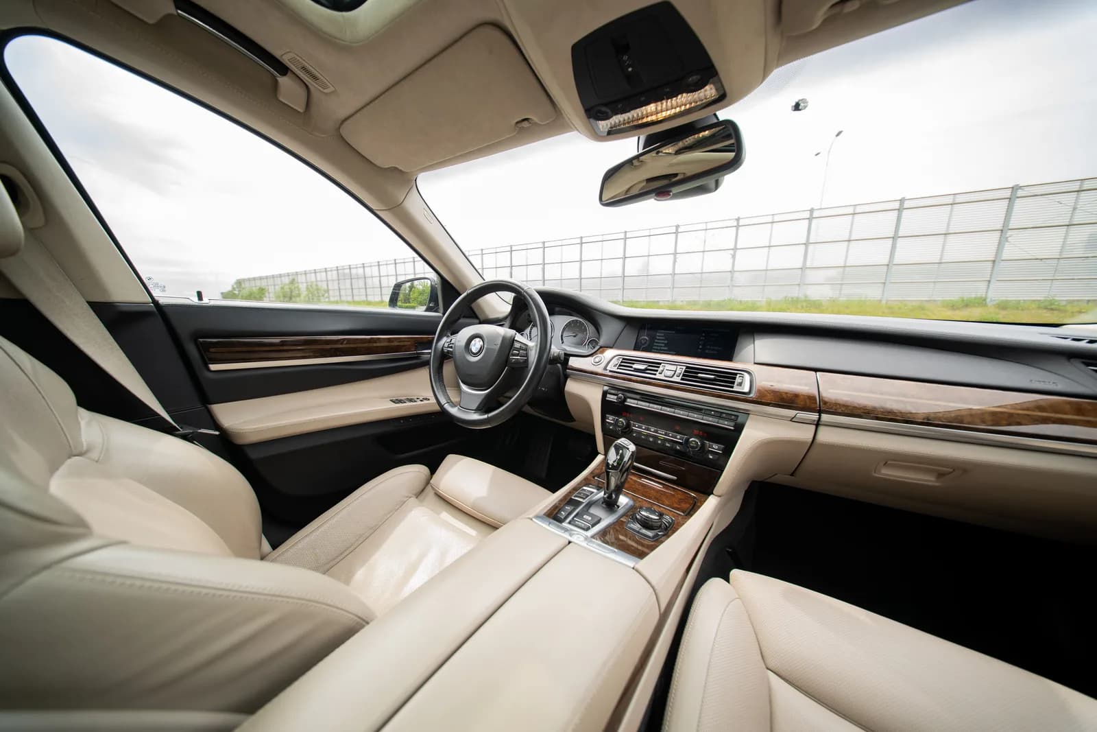 BMW Seria 7 zdjęcie 17