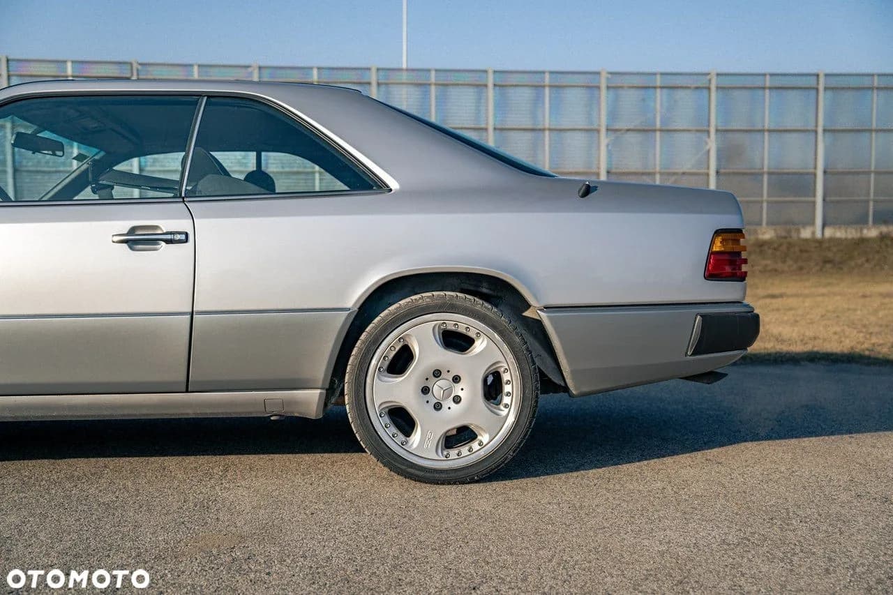 Mercedes-Benz Klasa E zdjęcie 12