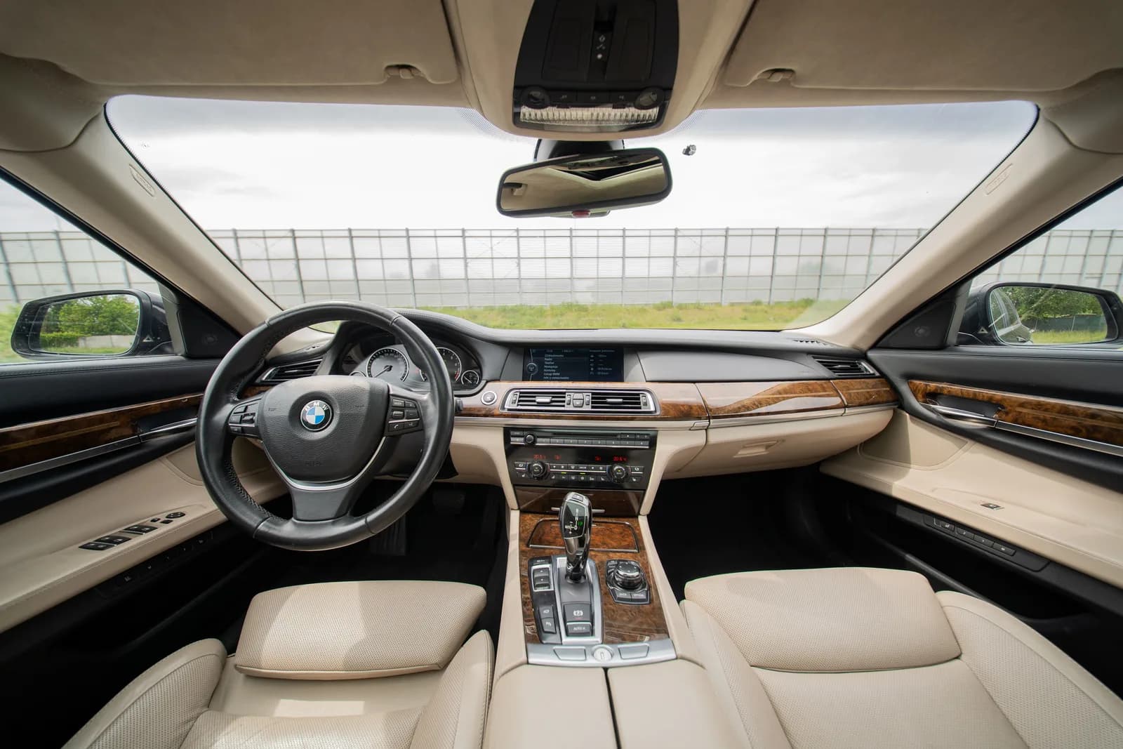BMW Seria 7 zdjęcie 16