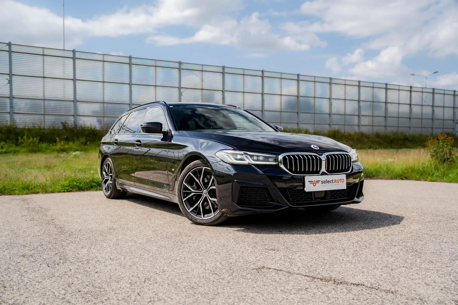 BMW Seria 5 (2022) — zdjęcie 3
