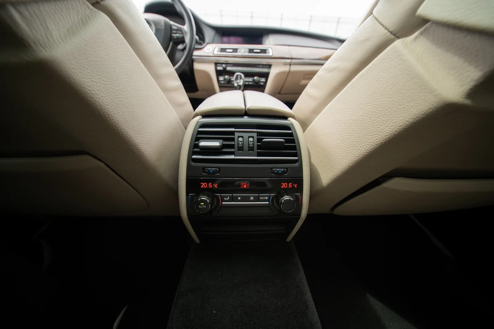 BMW Seria 7 zdjęcie 26